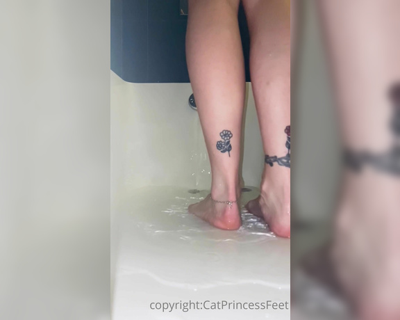 CatPrincess aka Catprincessfeet OnlyFans - Dont u wanna splash them too! Toes or soles