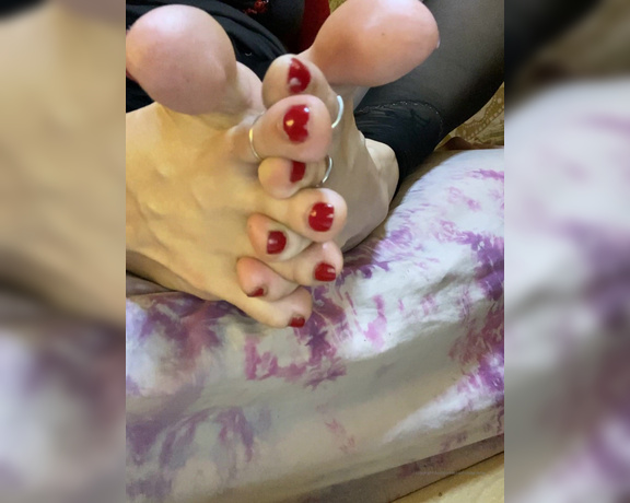 CatPrincess aka Catprincessfeet OnlyFans - Unravel these babies 1