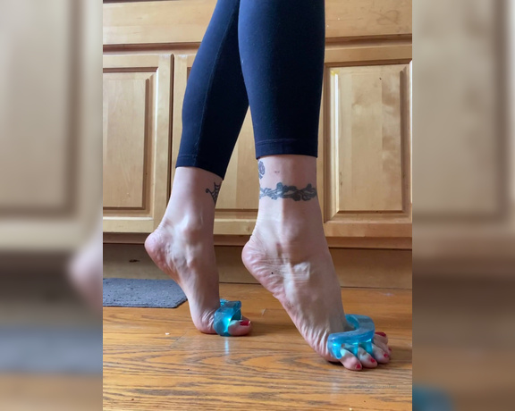 CatPrincess aka Catprincessfeet OnlyFans - Arches vs soles battle Which do u choose 2