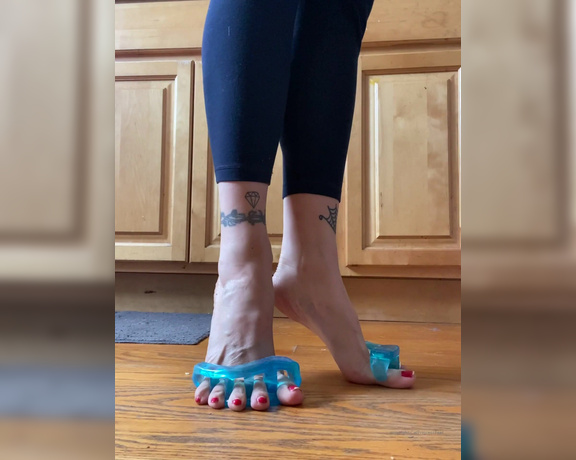 CatPrincess aka Catprincessfeet OnlyFans - Arches vs soles battle Which do u choose 2