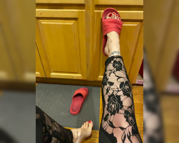 CatPrincess aka Catprincessfeet OnlyFans - Lace leggings and long toes, soles in long clip 4