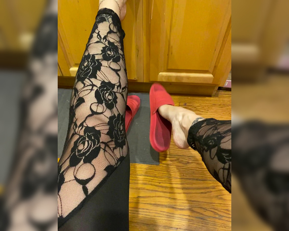 CatPrincess aka Catprincessfeet OnlyFans - Lace leggings and long toes, soles in long clip 4