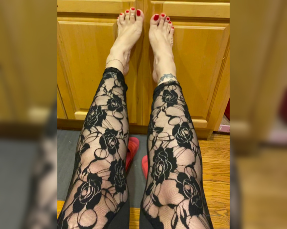 CatPrincess aka Catprincessfeet OnlyFans - Lace leggings and long toes, soles in long clip 4