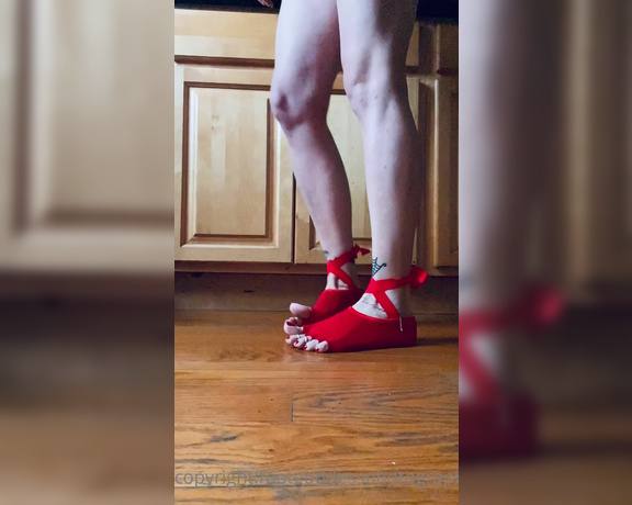 CatPrincess aka Catprincessfeet OnlyFans - Prancing around in my sexy new toeless yoga socksyou like