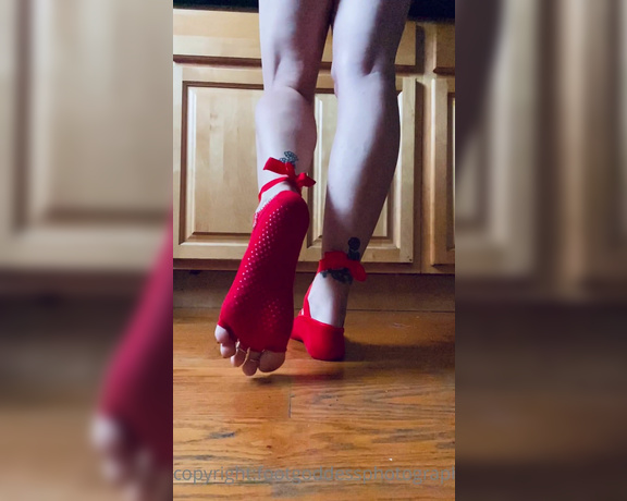 CatPrincess aka Catprincessfeet OnlyFans - Prancing around in my sexy new toeless yoga socksyou like