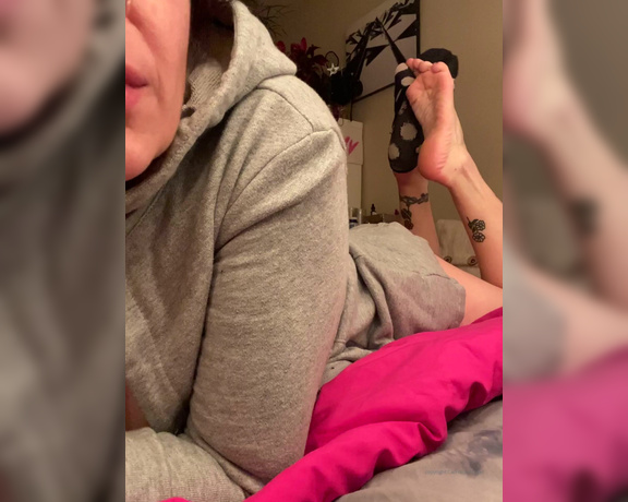 CatPrincess aka Catprincessfeet OnlyFans - Pose on you with sock removal video!!! 4