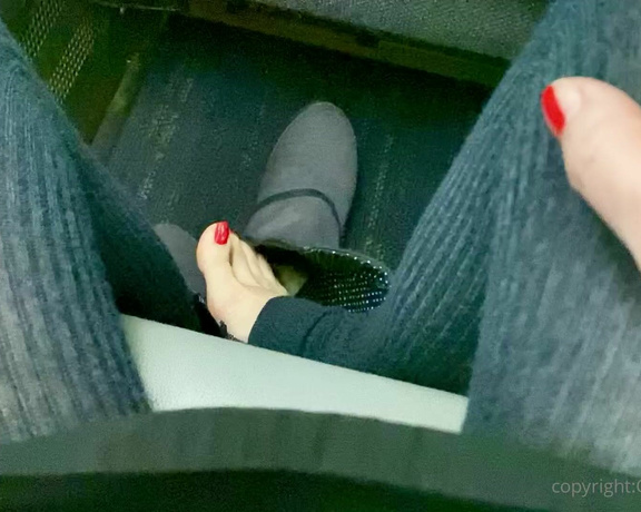 CatPrincess aka Catprincessfeet OnlyFans - Train feetwould u look 1