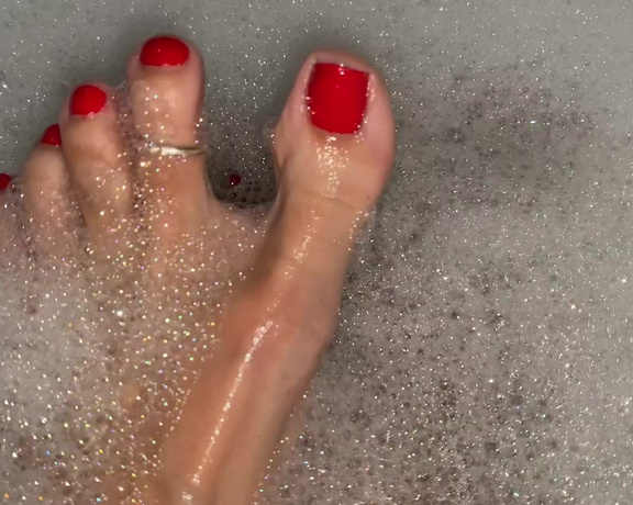 CatPrincess aka Catprincessfeet OnlyFans - Splish splash fckr Slow motion or regular 1