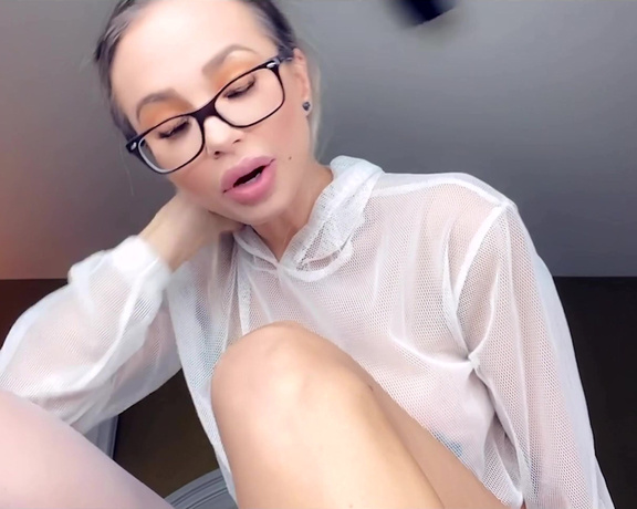 GoddessPlatinum aka Goddessplatinum OnlyFans - Pop To Platinums Pretty Lil Piggies #joi #cumcountdown