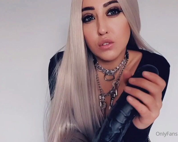 Miss Evie Lock aka Missevielock OnlyFans - Isnt this cock just so thick and juicy Ooo yes! Now this