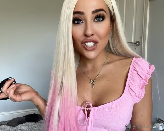 Miss Evie Lock aka Missevielock OnlyFans - You know a pathetic little bitch boy like you doesn’t deserve