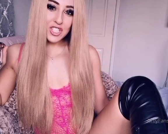 Miss Evie Lock aka Missevielock OnlyFans - Admit it to yourself you know that thing between your legs