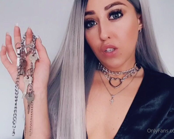 Miss Evie Lock aka Missevielock OnlyFans - Yano bitch Im taking on new chastity slaves right now! Why