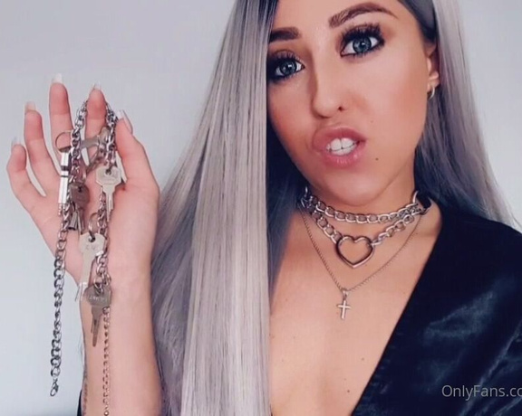 Miss Evie Lock aka Missevielock OnlyFans - Yano bitch Im taking on new chastity slaves right now! Why