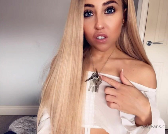 Miss Evie Lock aka Missevielock OnlyFans - On a scale of  how badly does it turn you on seeing your