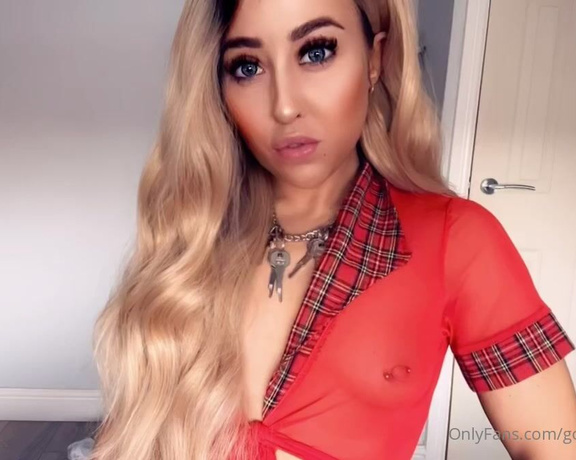 Miss Evie Lock aka Missevielock OnlyFans - I was one of the most popular girls in high school & I spent