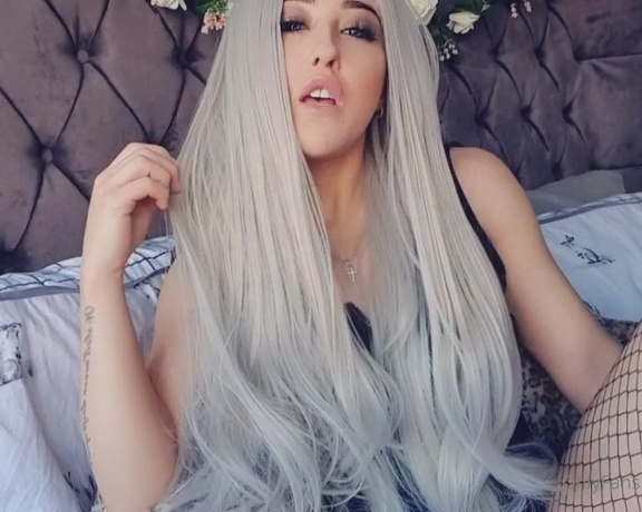 Miss Evie Lock aka Missevielock OnlyFans - Oh, I know you have a secret little fetish for My hair, and