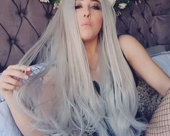 Miss Evie Lock aka Missevielock OnlyFans - Oh, I know you have a secret little fetish for My hair, and