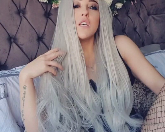 Miss Evie Lock aka Missevielock OnlyFans - Oh, I know you have a secret little fetish for My hair, and