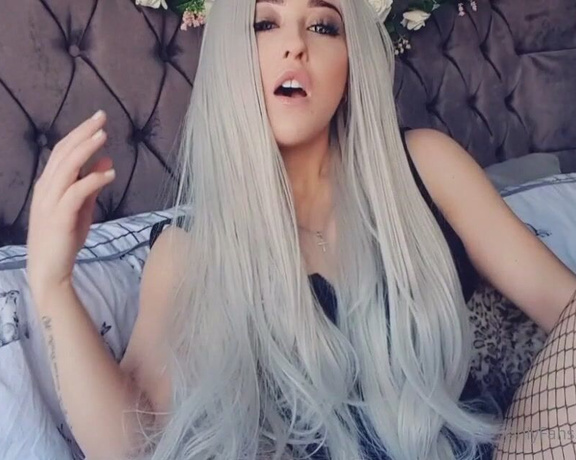 Miss Evie Lock aka Missevielock OnlyFans - Oh, I know you have a secret little fetish for My hair, and