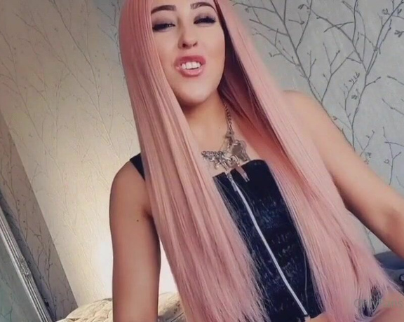 Miss Evie Lock aka Missevielock OnlyFans - I can think of all the naughty and dirty things I want to