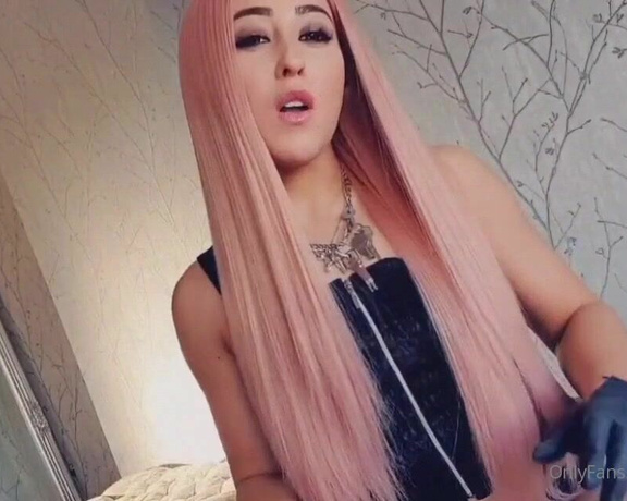 Miss Evie Lock aka Missevielock OnlyFans - I can think of all the naughty and dirty things I want to