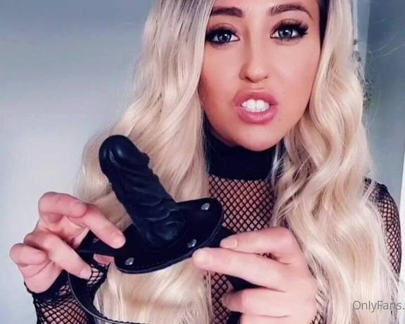 Miss Evie Lock aka Missevielock OnlyFans - You are My slave, & what I say goes! Open wide! Im going