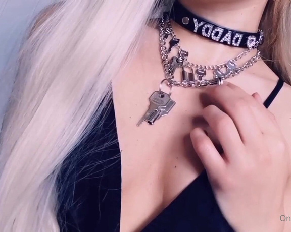 Miss Evie Lock aka Missevielock OnlyFans - Just look at these keys hanging around Daddys beautiful neck