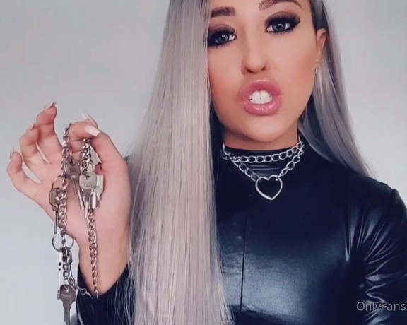 Miss Evie Lock aka Missevielock OnlyFans - Ill tell you what, you desperate beta bitch if you reach