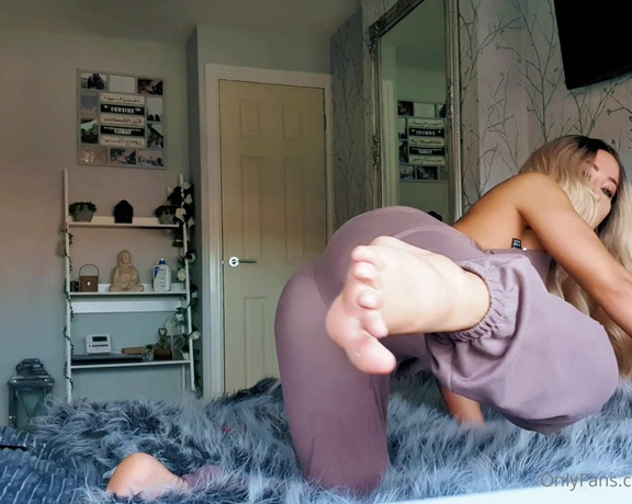 Miss Evie Lock aka Missevielock OnlyFans - I want you to worship My pretty feet with your mouth and only