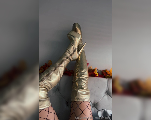 Miss Evie Lock aka Missevielock OnlyFans - Morning, boot freaks! Did My golden boots turn you into a trig