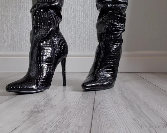 Miss Evie Lock aka Missevielock OnlyFans - These black snakeskin boots could do sooo much HOT damage