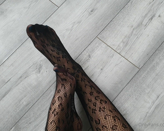 Miss Evie Lock aka Missevielock OnlyFans - Arent My feet just the cutest things youve ever seen I know