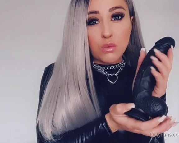 Miss Evie Lock aka Missevielock OnlyFans - This is the kind of cock I like big, thick and super juicy!