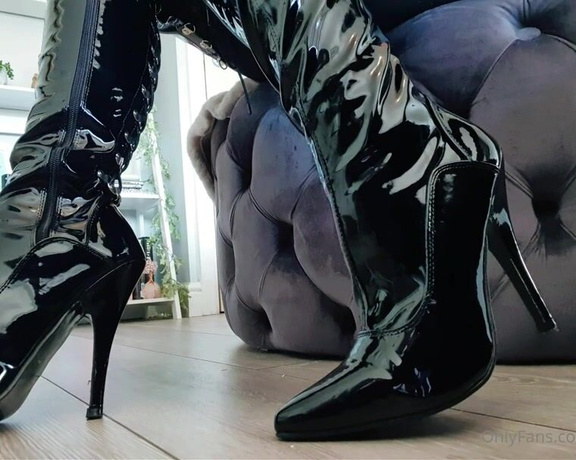 Miss Evie Lock aka Missevielock OnlyFans - Good morning I want you under My sexy, shiny black boots