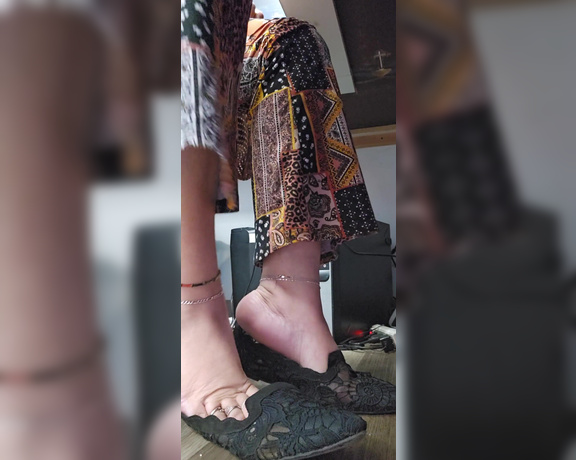 AB aka Mywaysoles OnlyFans - Worship my lace flats!