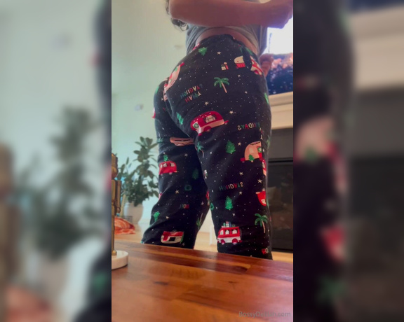 Bossy Ass Delilah aka Bossyassdelilah OnlyFans - Bossy Holiday Farts Femdom Holiday gifts httpswwwamazoncomhzwis… Fit and Fab httpswwwamazoncomhz