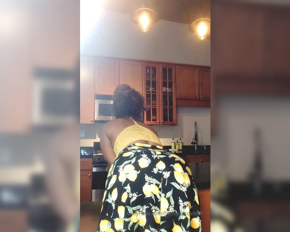 Bossy Ass Delilah aka Bossyassdelilah OnlyFans - Thirst Quenching recipe Delilah’s All natural Homemade Strawberry Lemonade Fans pls Help me I need