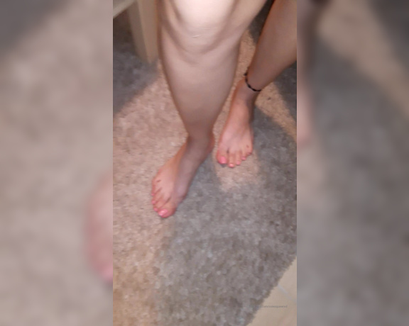 Meryann aka Solesqueenrd OnlyFans - Finally at home, my babies are happy when we are back ur solesqueenr and my friend feet