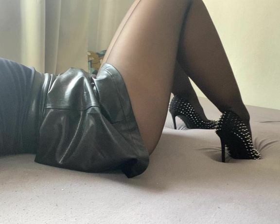 Goddess Bella aka Thecruelmistress OnlyFans - Outfit today Time to relapse 4