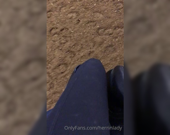 Herrin Lady Sarah aka Herrinlady OnlyFans - Ich liebe es zu Reiten Noch mehr liebe ich es, dir meine dreckigen Reitstiefel in die Fresse