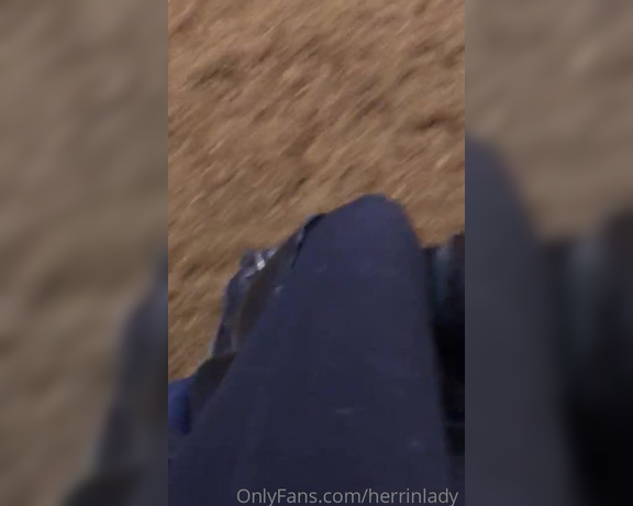 Herrin Lady Sarah aka Herrinlady OnlyFans - Ich liebe es zu Reiten Noch mehr liebe ich es, dir meine dreckigen Reitstiefel in die Fresse