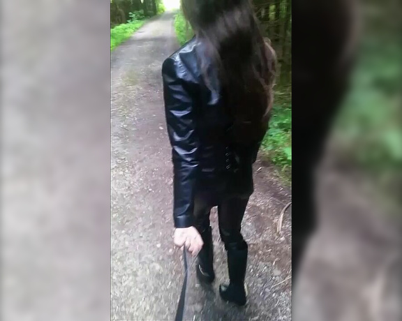 Herrin Lady Sarah aka Herrinlady OnlyFans - Ein lustiger Tag mit meinem Kter im Wald