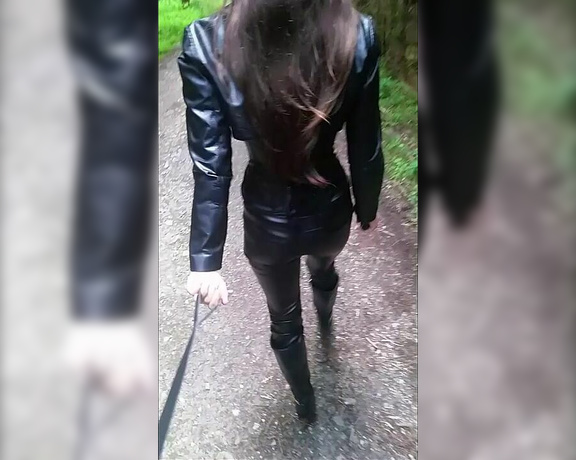 Herrin Lady Sarah aka Herrinlady OnlyFans - Ein lustiger Tag mit meinem Kter im Wald