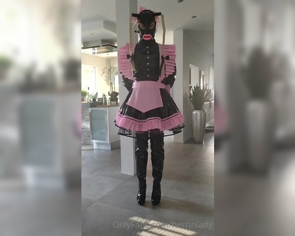 Herrin Lady Sarah aka Herrinlady OnlyFans - Hahahaha, ES wird So hat eine kleine Sissy Schlampe auszusehen