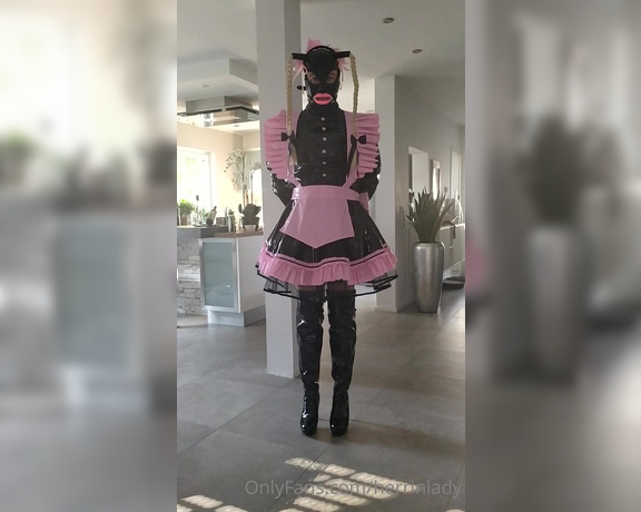 Herrin Lady Sarah aka Herrinlady OnlyFans - Hahahaha, ES wird So hat eine kleine Sissy Schlampe auszusehen