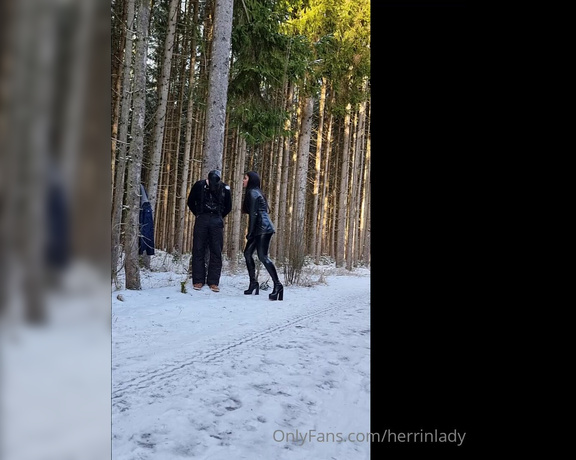 Herrin Lady Sarah aka Herrinlady OnlyFans - Die Herrin hatte mal wieder richtig Spa mit ihrem Lederschwein  An einem Baum im Wald angekette