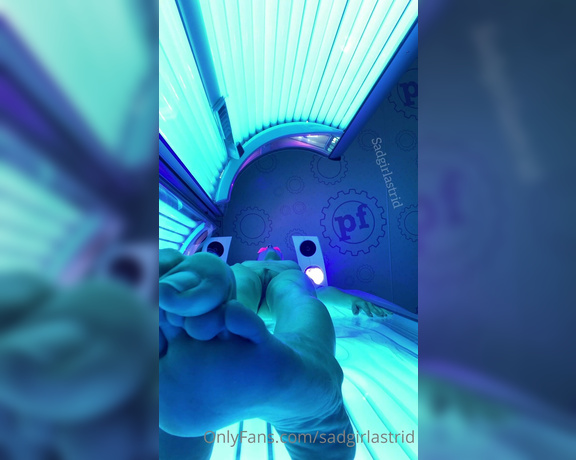 Astrid Mae aka Sadgirlastrid OnlyFans - Fooling around in the tanning bed I can’t help but be such a tease