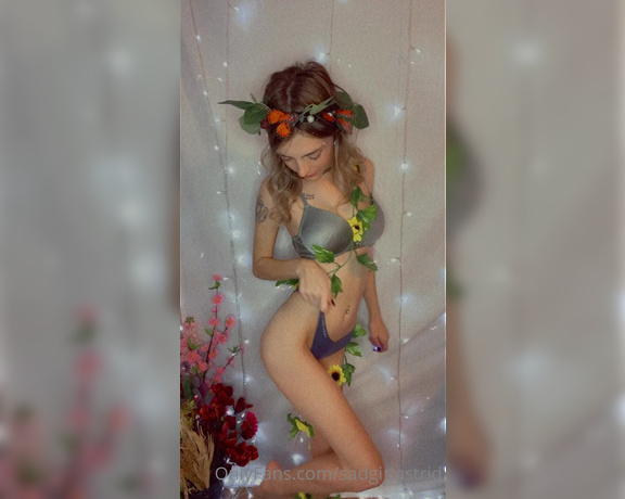 Astrid Mae aka Sadgirlastrid OnlyFans - I feel absolutely adorable as a little elf