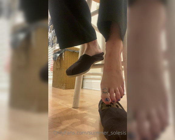 Summer Solesis aka Summer_solesis OnlyFans - Shoe dangle